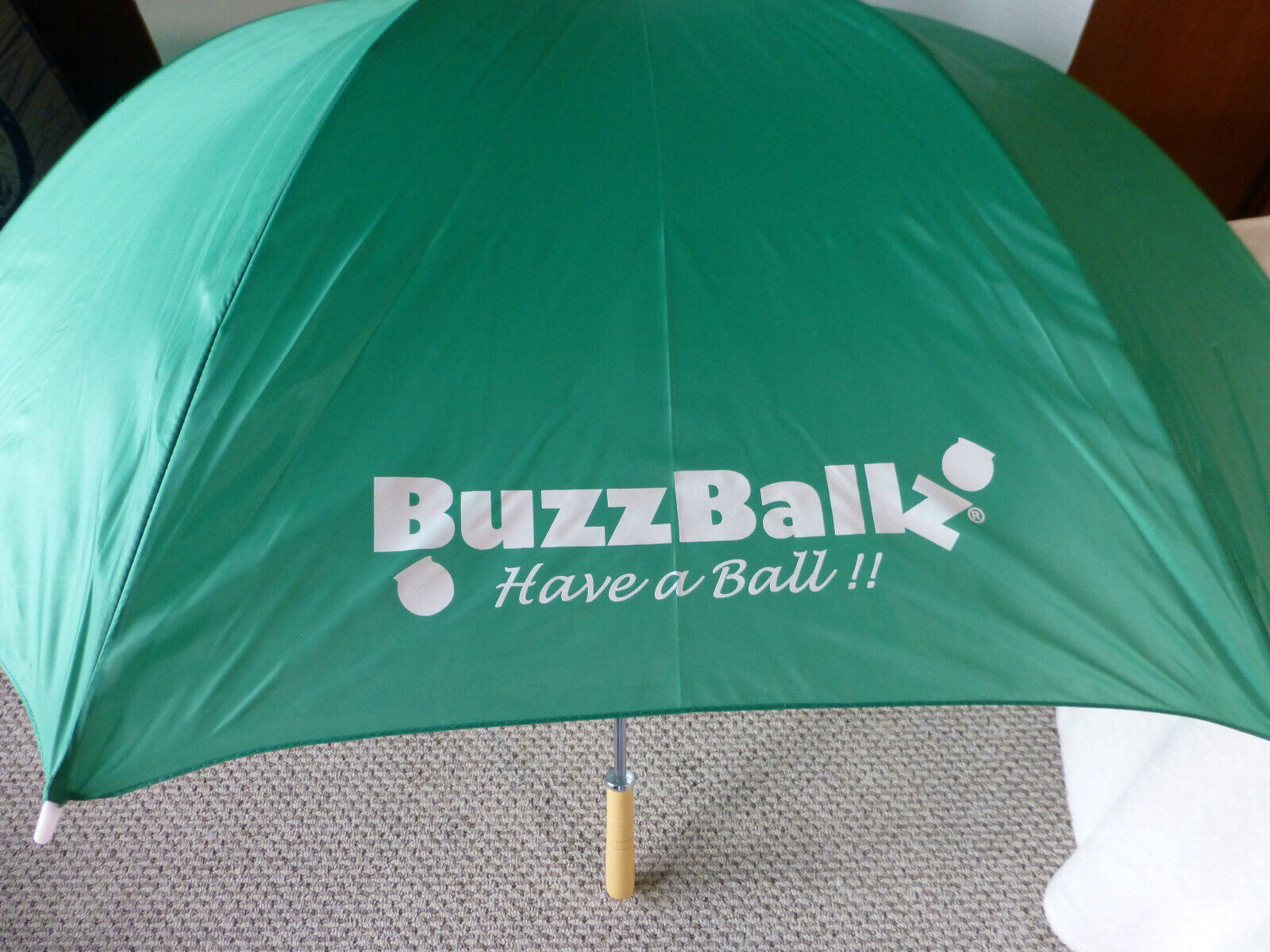 Golf Umbrella Green With Buzzballz Logo Wood Handle New