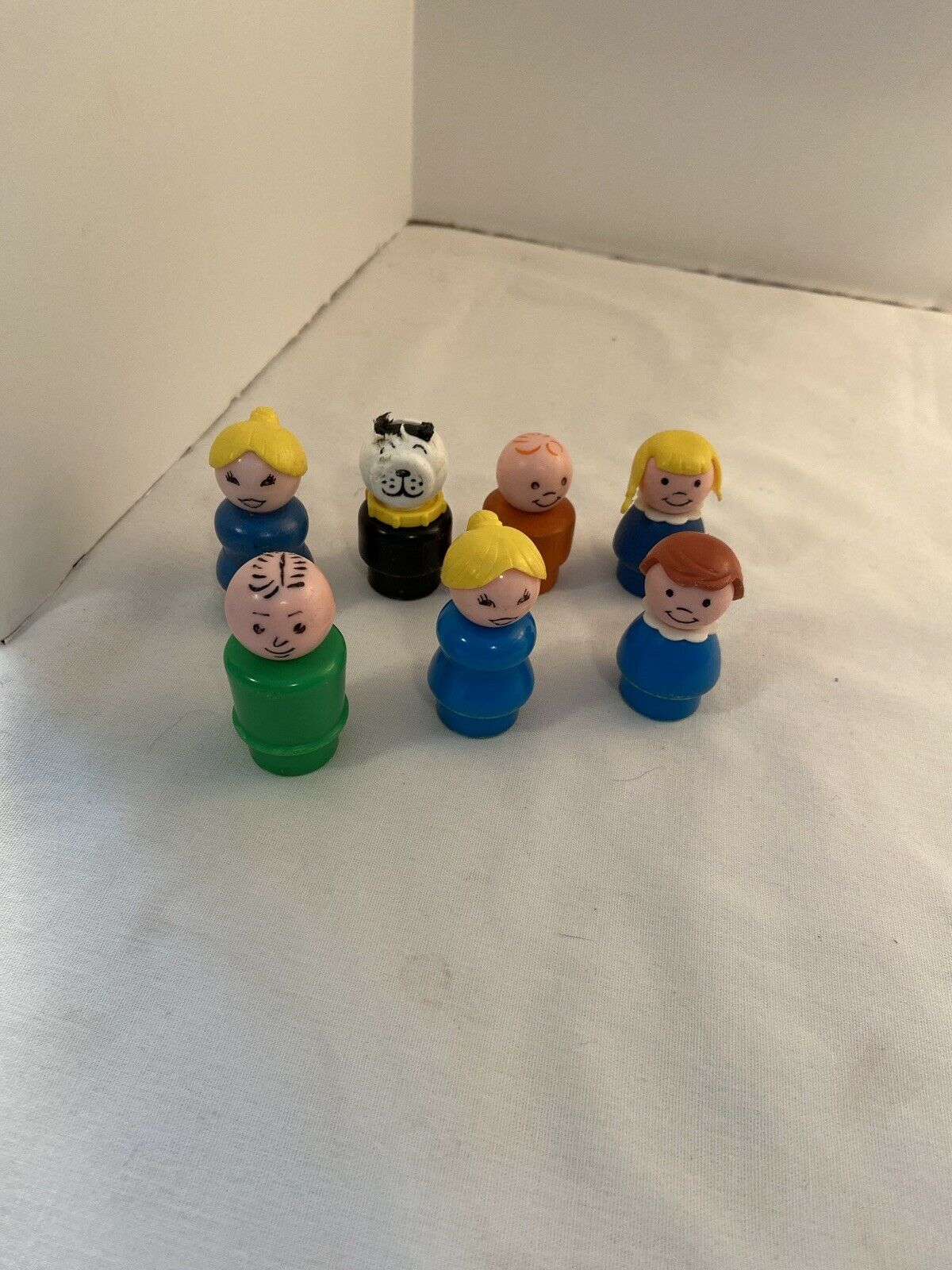 Vintage Fisher Price Little People Figures Lot Of 7.