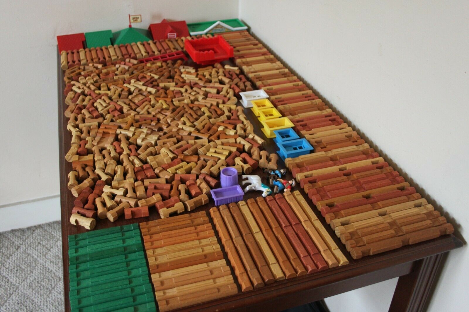 Lincoln Logs Huge Lot 443 Pieces Roofs People Windows Tons Of Different Pieces