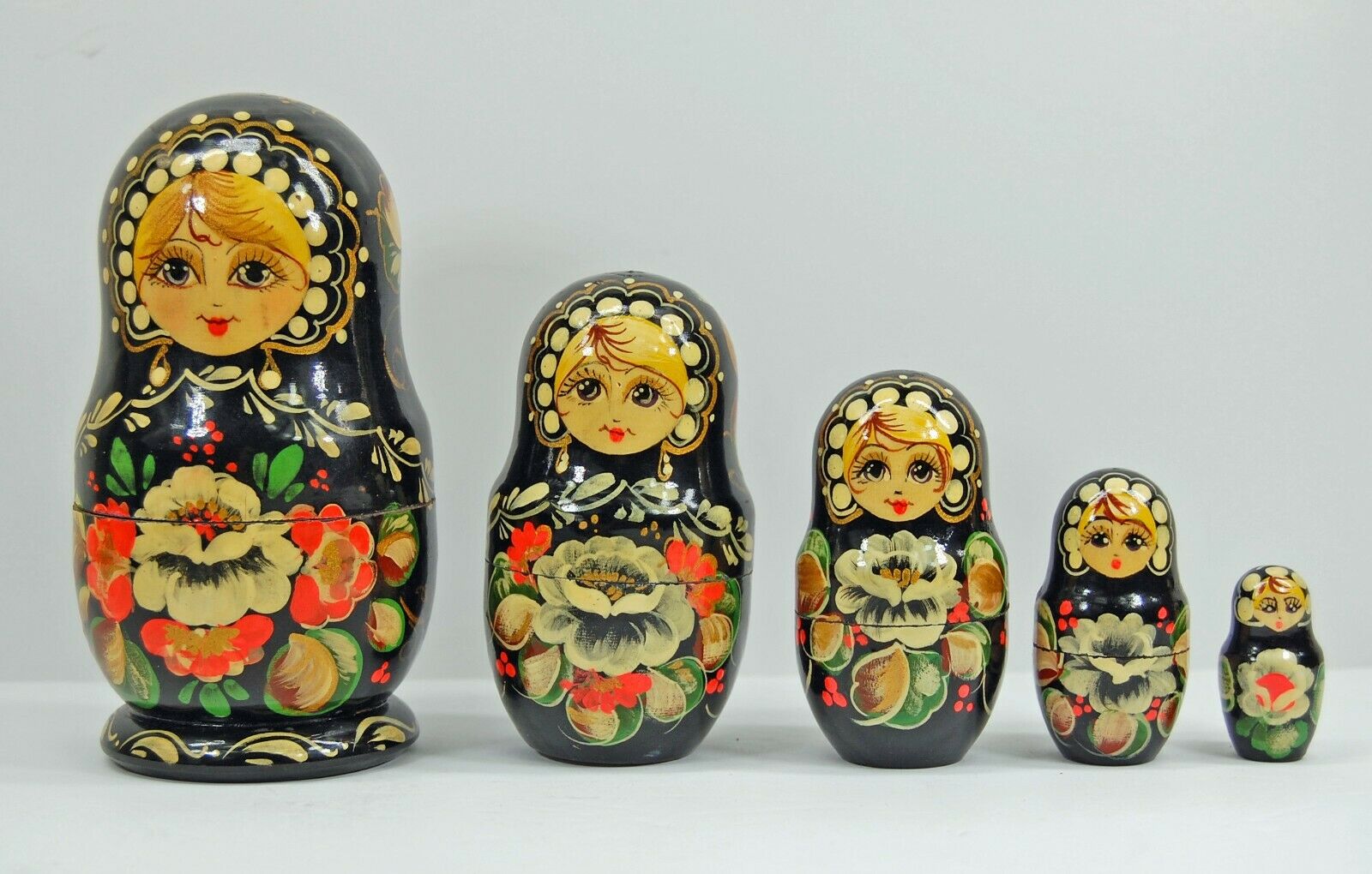 Vintage Russian Matryoshka Nesting Dolls Hand-painted Signed Set Of 5 Babushka