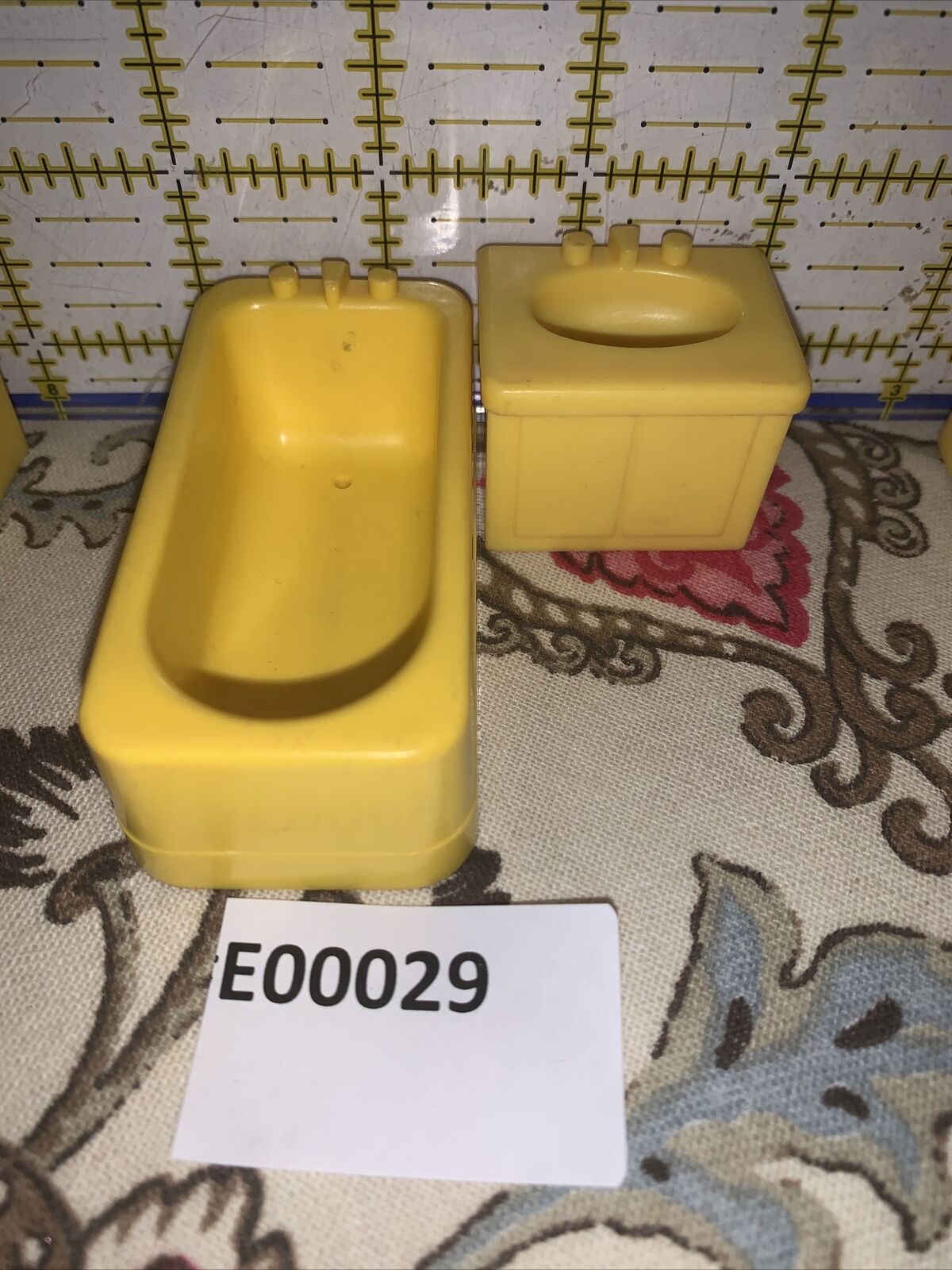 Fisher Price Little People Vintage Tub Sink Furniture Yellow E00029