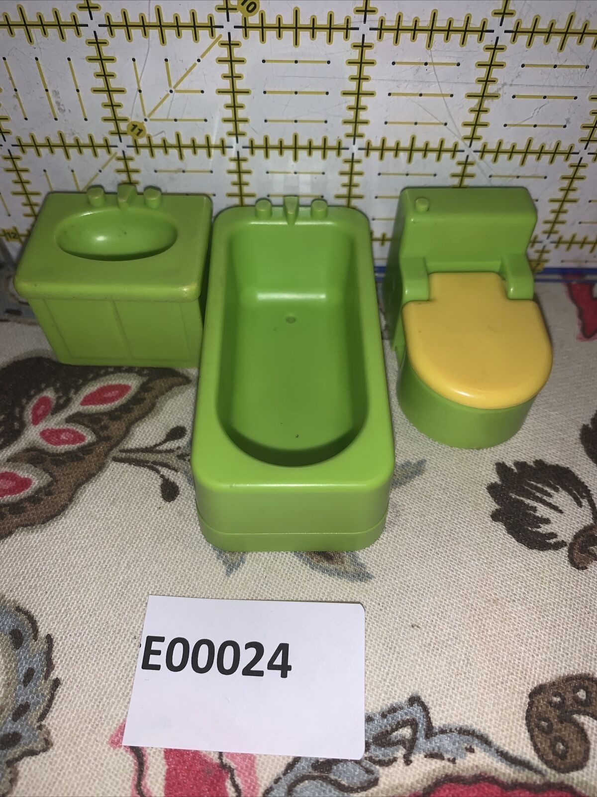 Fisher Price Vintage Tub Toilet Sink Miniature Furniture Yellow And Green E00024
